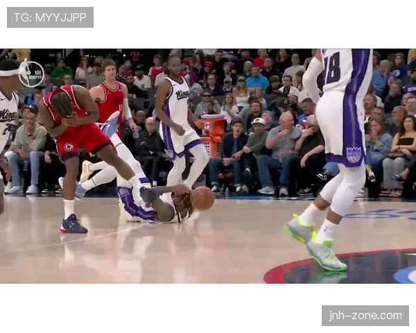 德罗赞在季后赛中拉开攻防转换差距提升球队关键效率