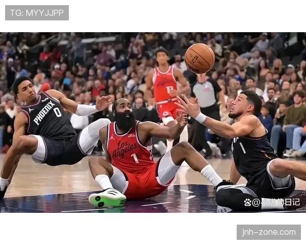 利拉德关键挡拆拉开空间 提升球队季后赛得分效率