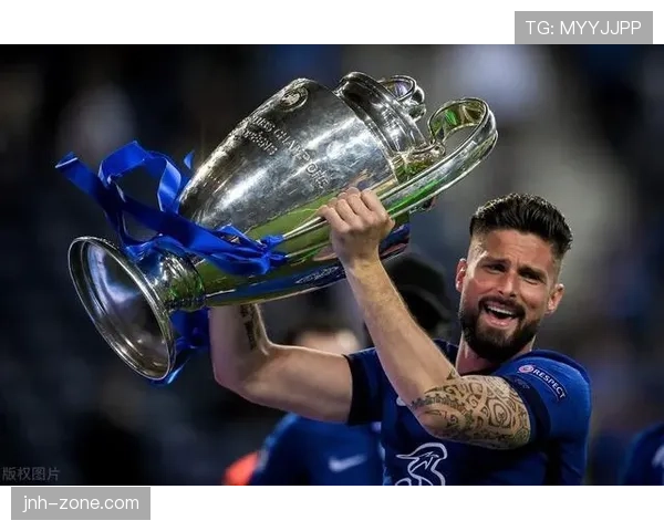 吉鲁与本泽马：支点中锋与内收型前锋的终结角色对比